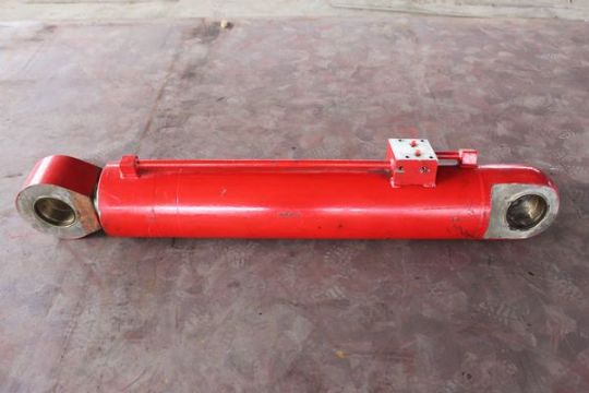 點擊查看詳細信息<br>標題：230截割頭升降油缸 閱讀次數(shù)：1692